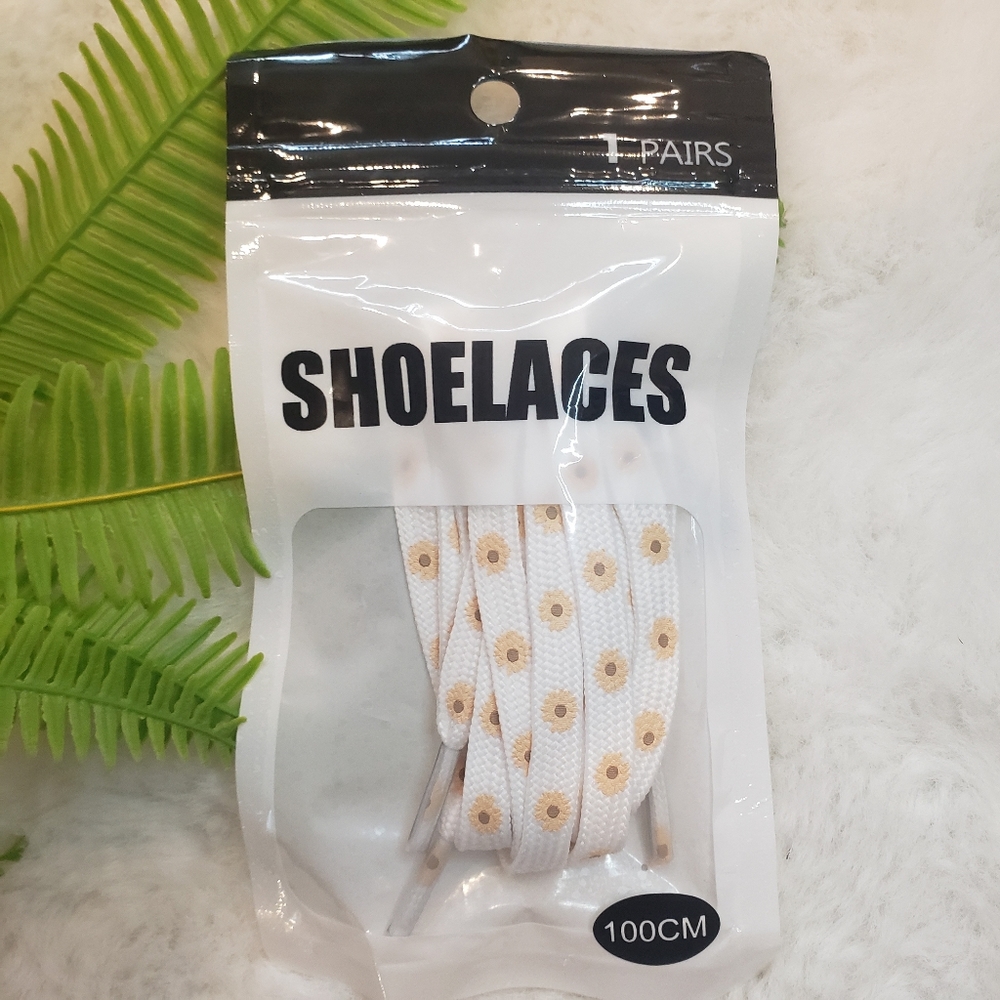 ☆3 FOR 15☆ Shoelaces with cute flower pattern 🌼🌼 flat laces